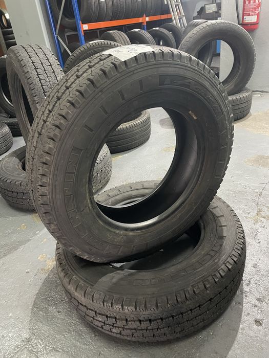 Pneus 205-70-R16C