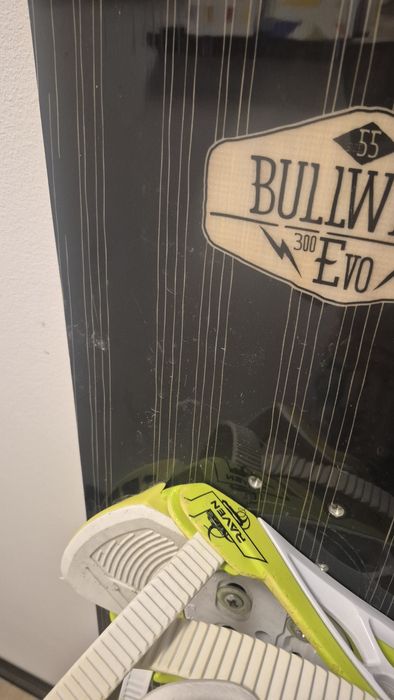 Deska snowbordowa Bullwhip  300 evo z wiązaniami