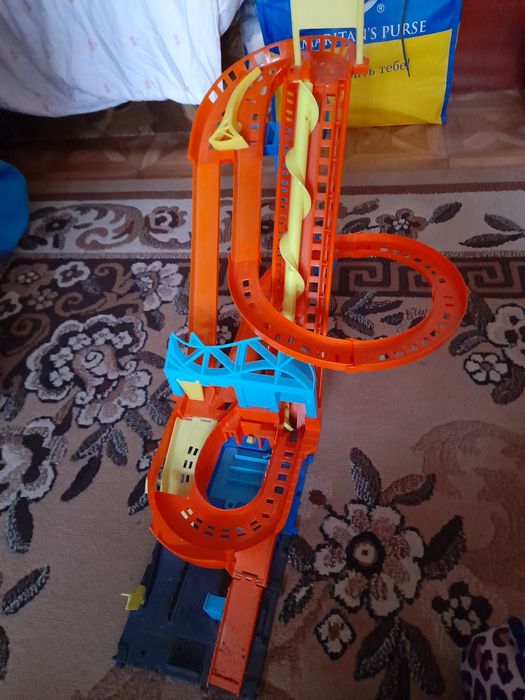 Игровой набор Hot Wheels "Гонки на американских горках"