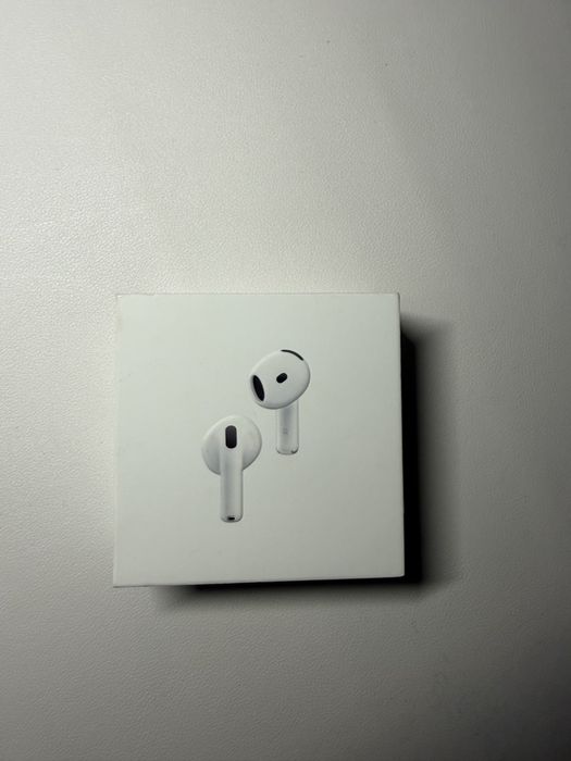 Коробка від airpods порожня