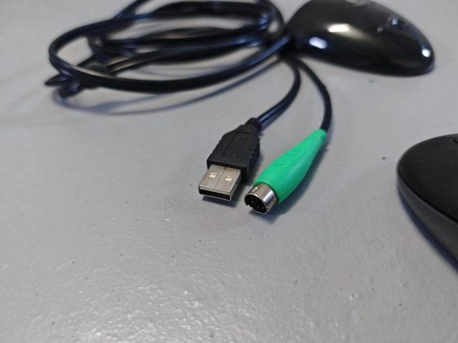 Teclados USB e rato PS/2 wireless Logitech