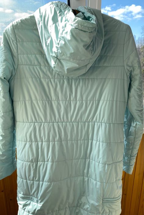 Демісезонне жіноче пальто мало вживане