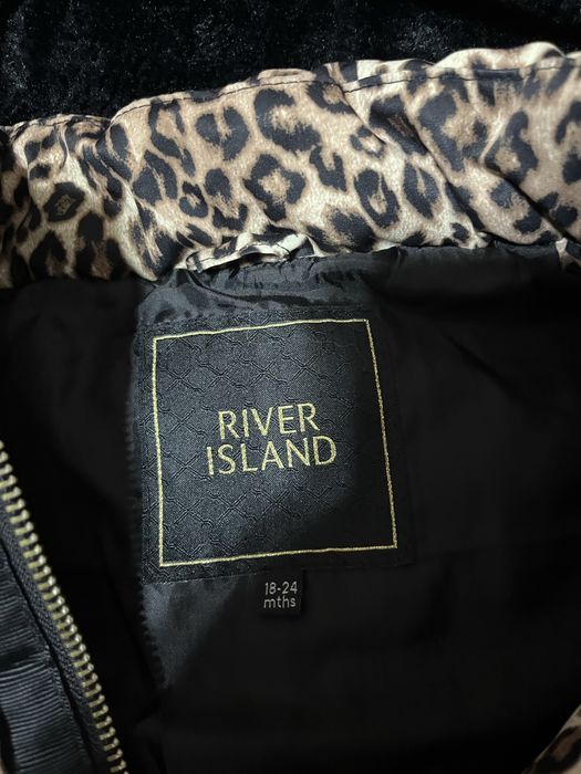 фірмова курточка 18-24 більшомірить