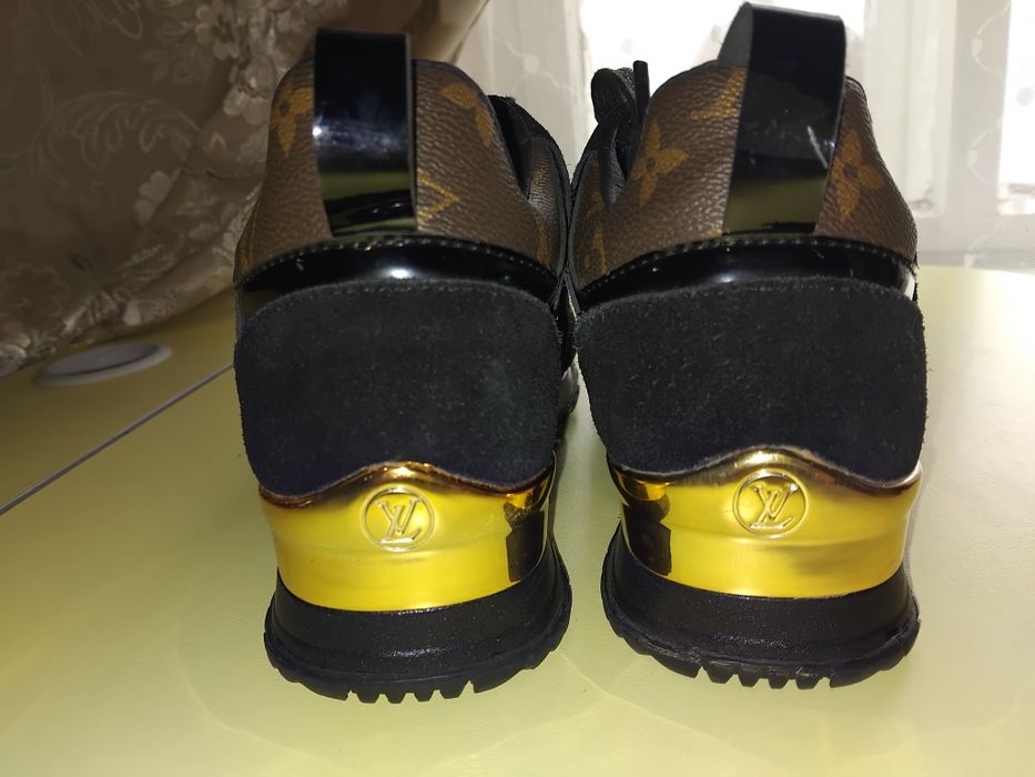 Продам кросівки жіночі Louis Vitton