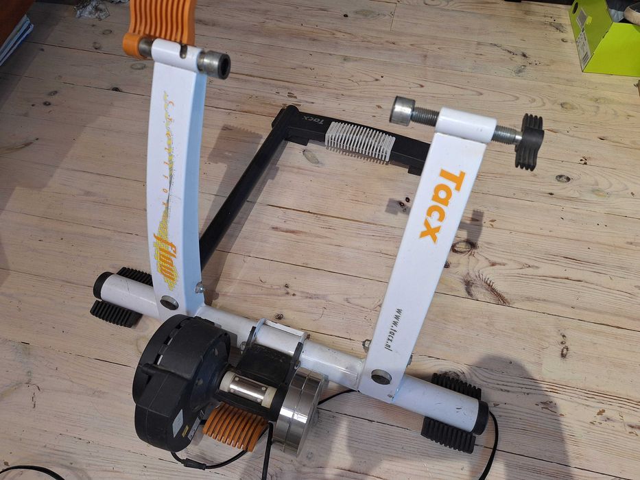 Trenażer Tacx Flow