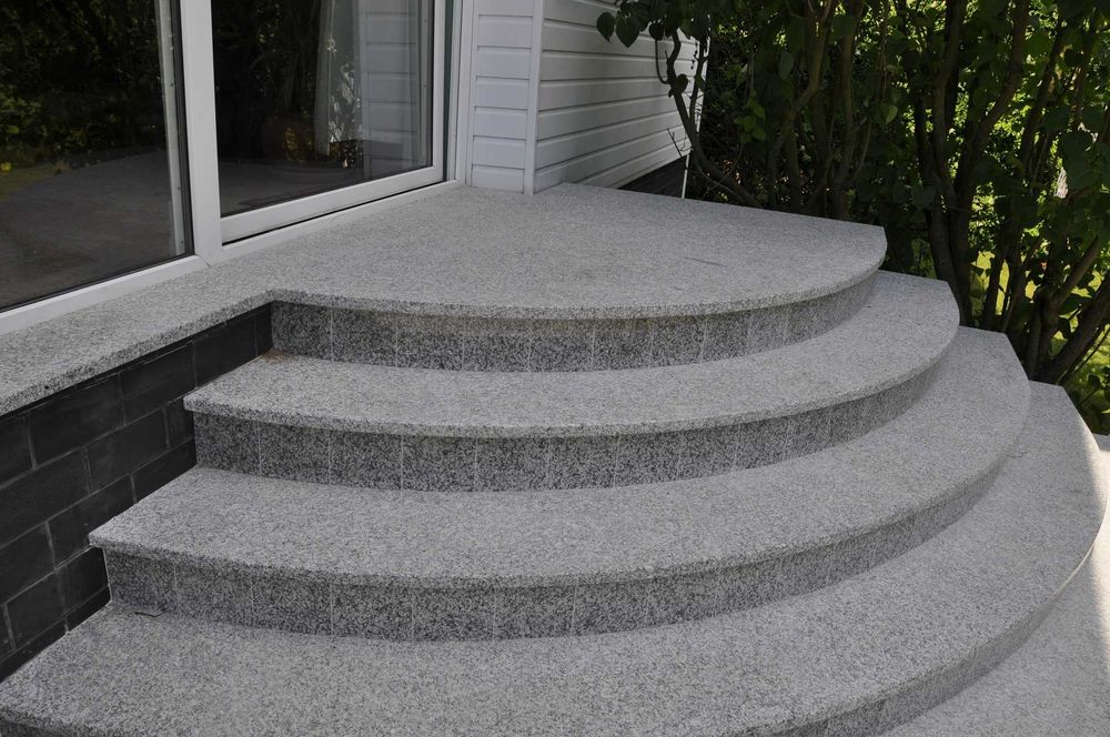 GRANIT G602 Bianco Sardo | płomieniowane schody | 150x33x2cm