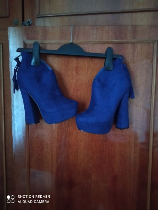 Продам кросівки .