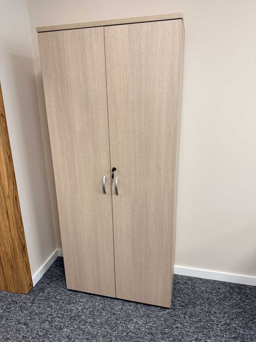 Szafa ubraniowa - wyprzedaż mebli i artykułów biurowych!!!