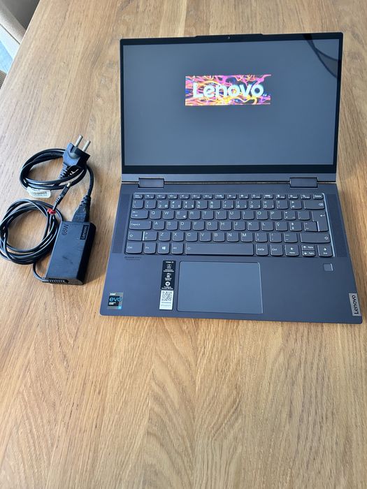 Lenovo Yoga 7 2-in-1, portátil premium com ecrã tátil