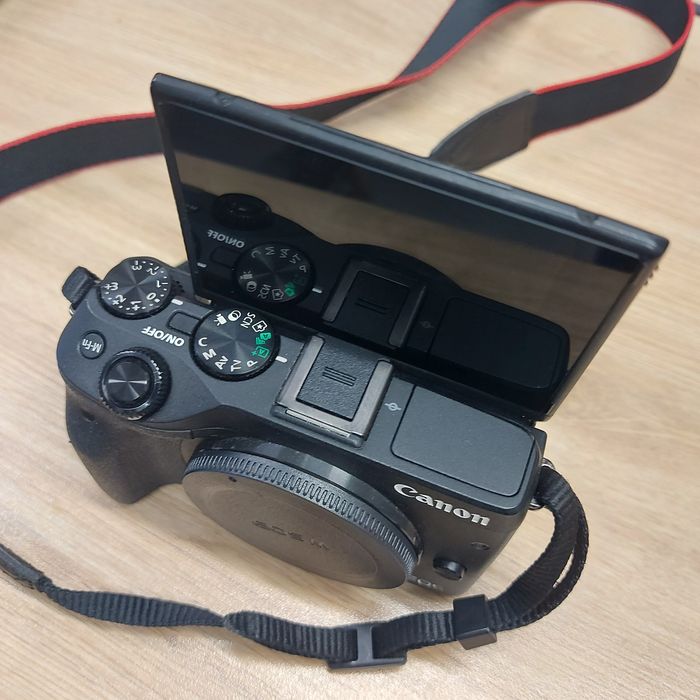 Aparat Canon EOS M3  Stan Bardzo dobry