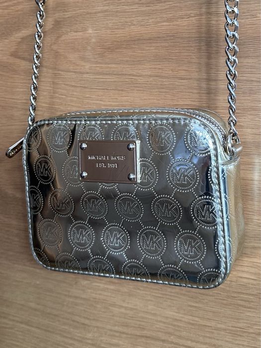 Mala dourada tiracolo Michael Kors