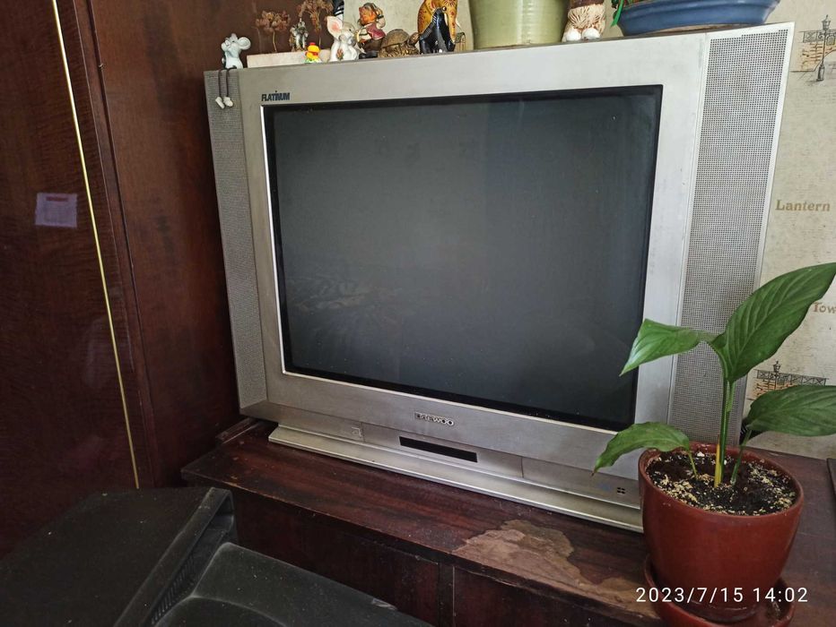 Телевізор великий DAEWOO Platinum діагональ 70см