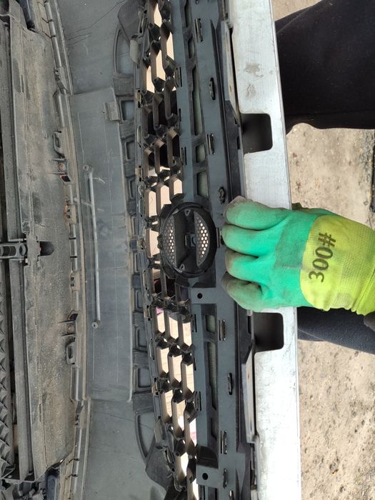 Бампер Opel Astra J передній