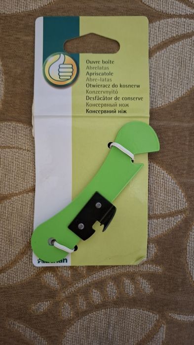 Консервный нож металлический.