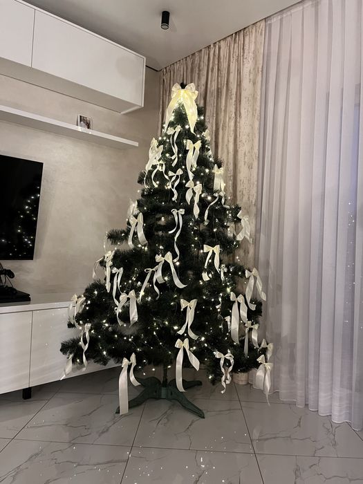 Продам новорічну ялинку,сосну. Стан ідеальний.