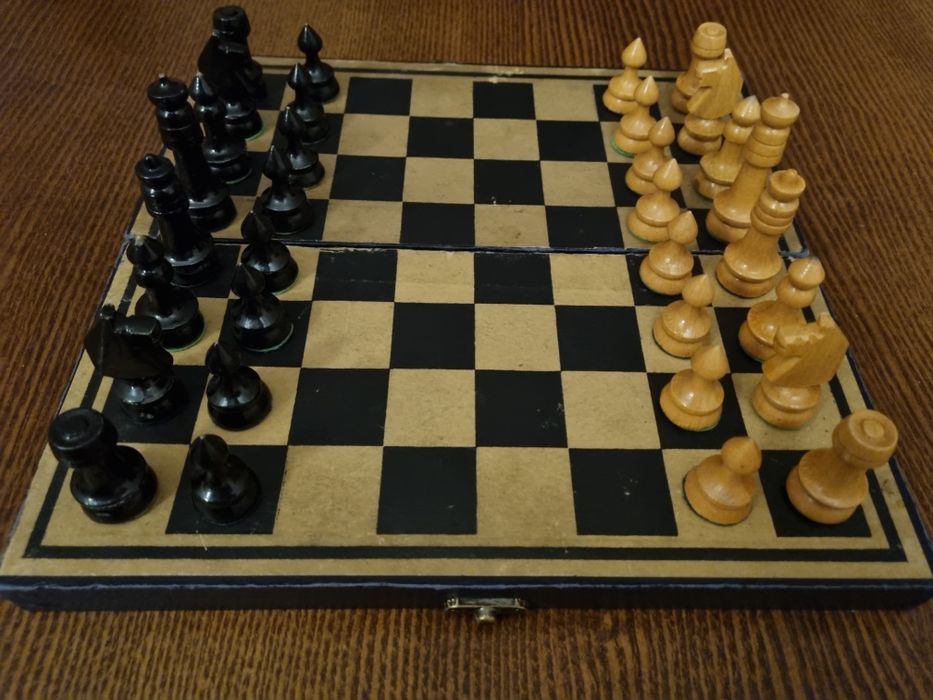 Stare szachy drewniane