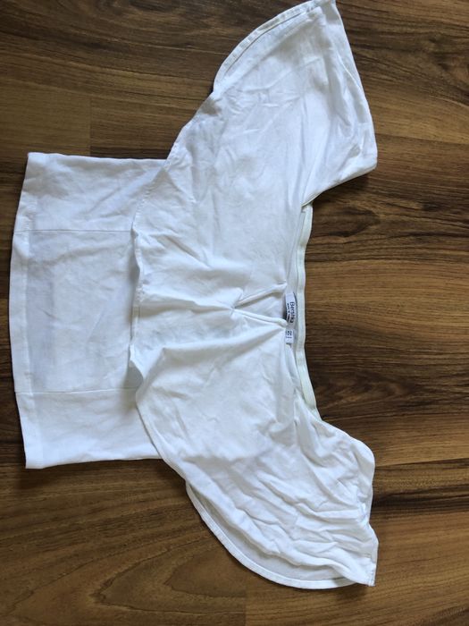 Biały Top z baskinką Bershka S