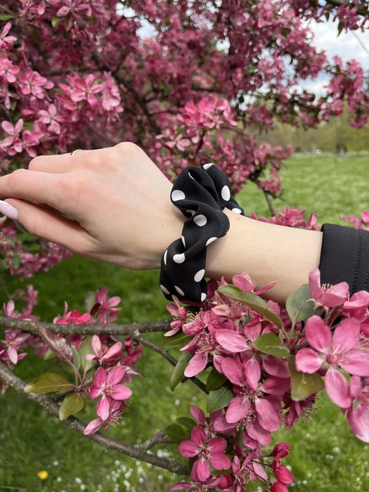 Jedwabna scrunchie w kropki hand made