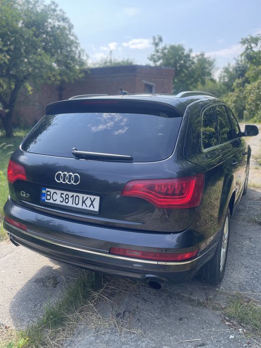 Власний сімейний автомобіль АУДІ Q 7
