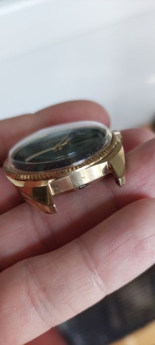 Часы наручные очень точно идут механизм хороший и вид приличный