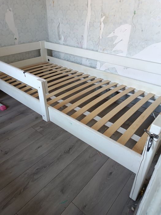 Ліжко односпальне