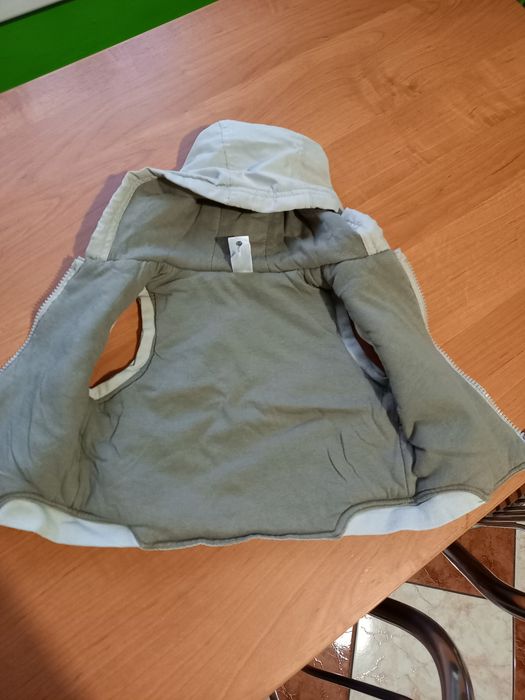 Kamizelka/bezrękawnik z kapturem r.74