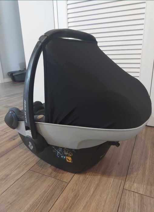 Fotelik Maxi-Cosi Pebble Pro z bazą FamilyFix i wkładką dla noworodka