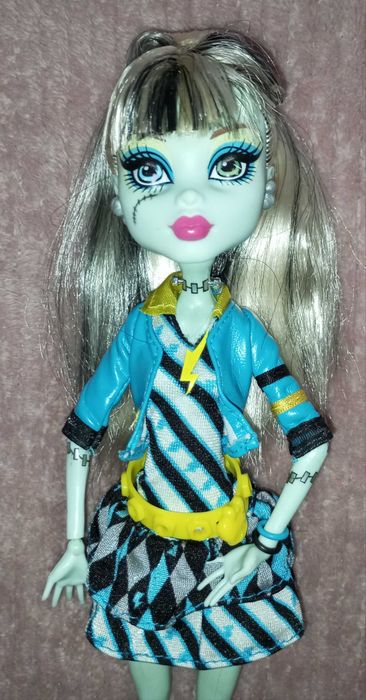 Lalka Monster High Frankie Stein Upiorni Uczniowie