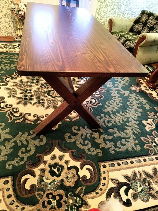 Стіл з масиву дерева