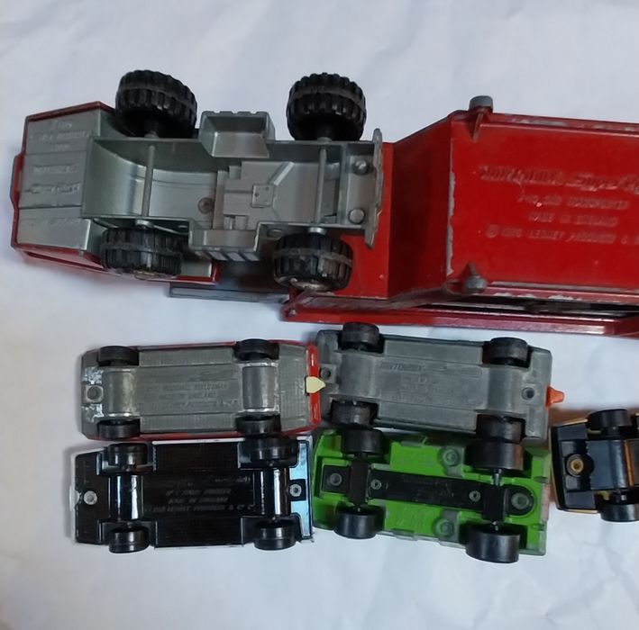 Camião de transporte de carros e 5 miniaturas antigas Matchbox