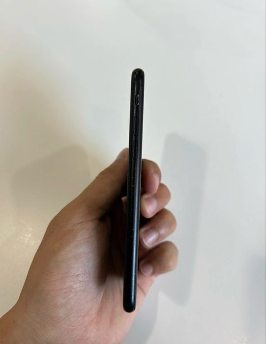 iPhone SE (2020)