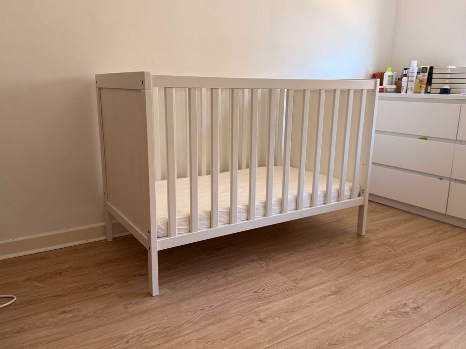 Berço IKEA SUNDVIK branco 60x120 cm — excelente estado