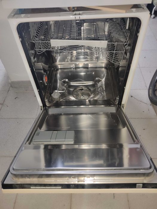Máquina de lavar loiça AEG para peças