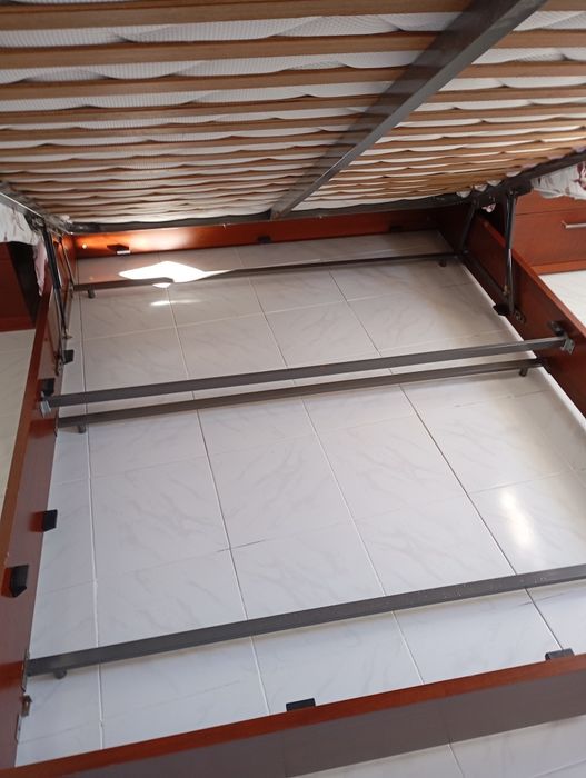 Cama de casal em cerejeira