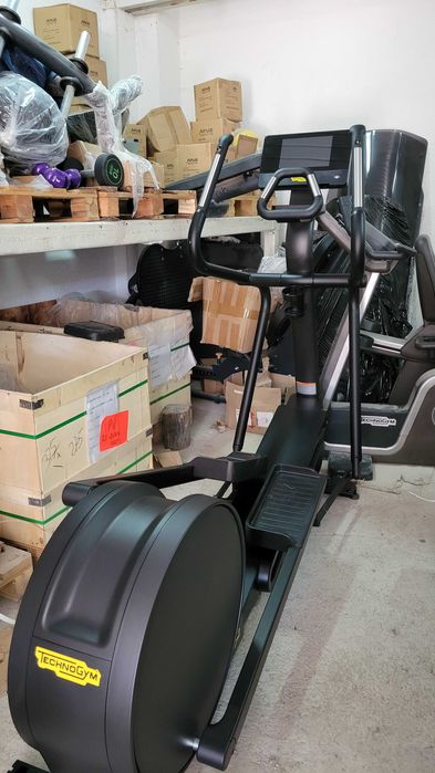 Орбітрек Technogym Synchro Live професійний еліптичний тренажер