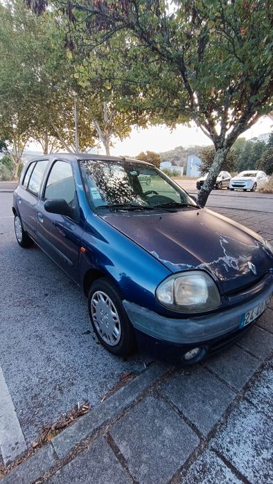 Renault Clio 1.2(1999) com Inspecção e IUC em dia