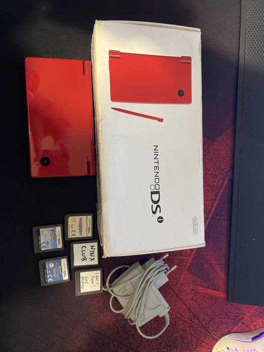 Nintendo DSi czerwony + 5 gier