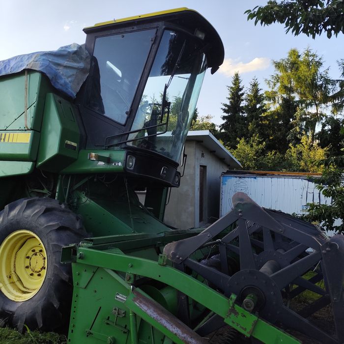 Kombajn zbożowy John Deere 1052 sieczkarnia