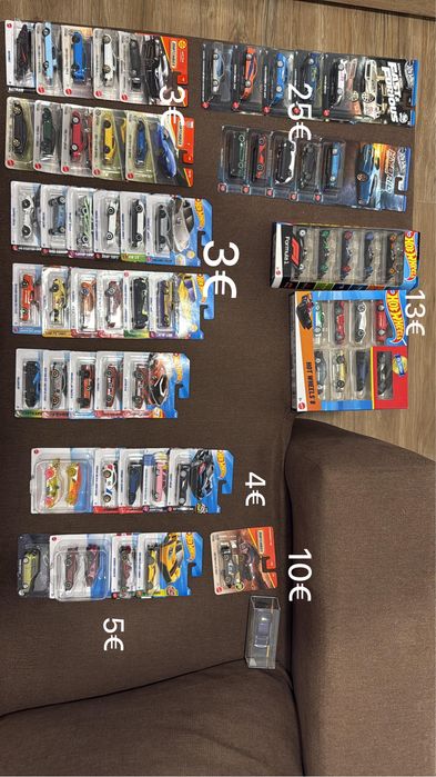 Hot wheels variados