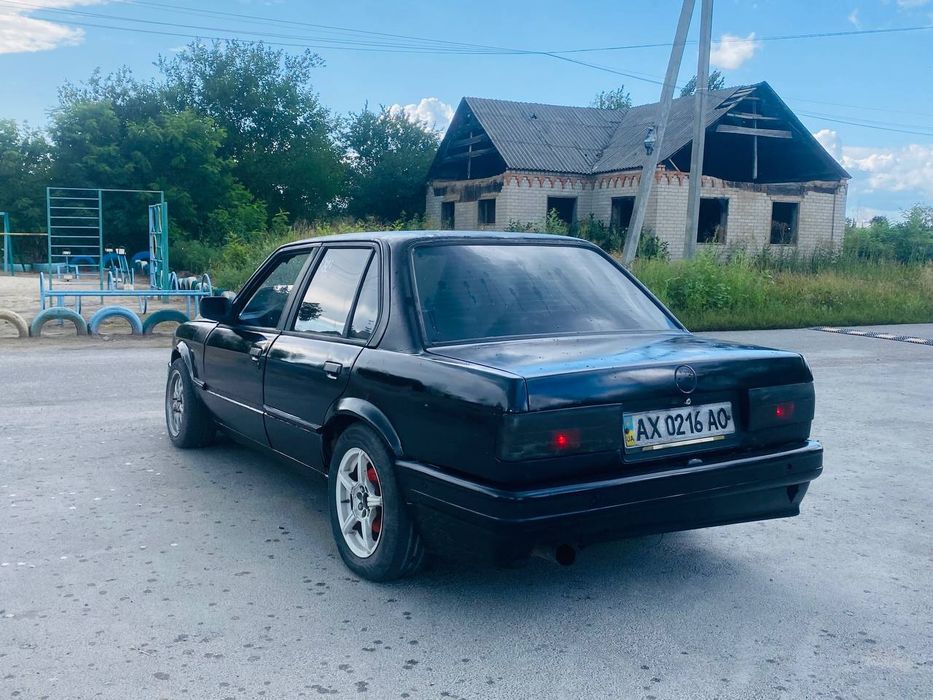 В продаже BMW e30 на боевом ходу