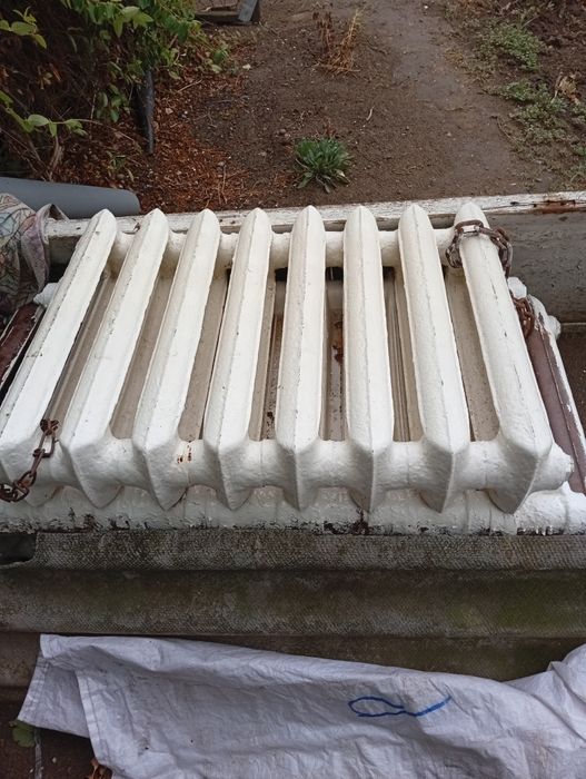 Батареи чугунные.