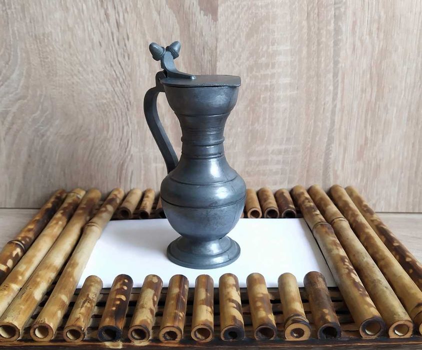 Mały cynowy dzbanek winny. Niemcy, lata 70