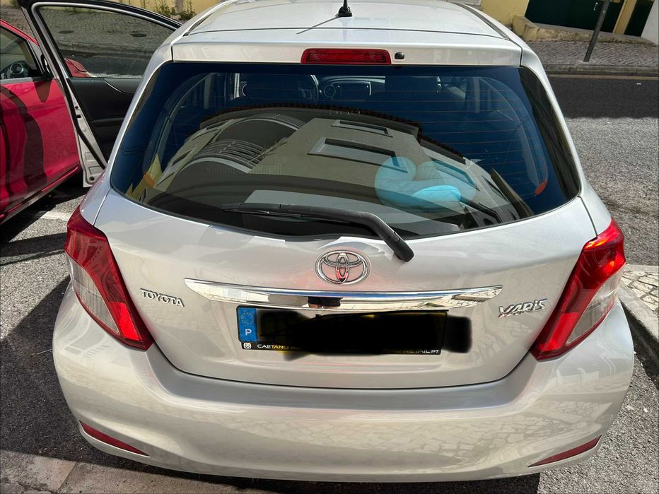 Toyota Yaris 1.0 a gasolina, de 2013