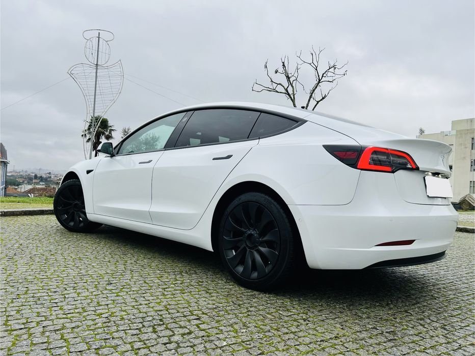 Tesla Model 3  325CV