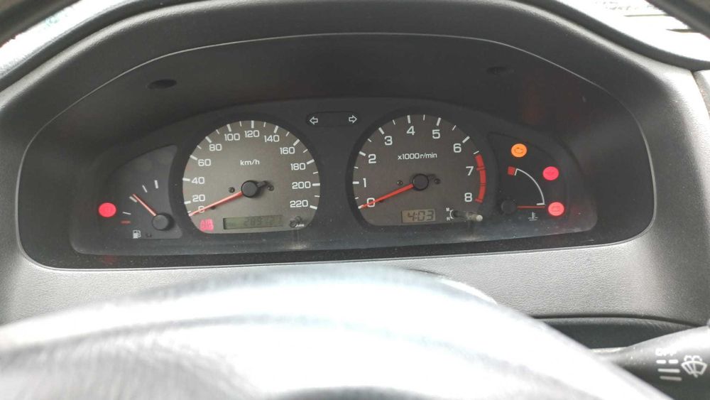 Nissan Almera N15 1.4 avariado