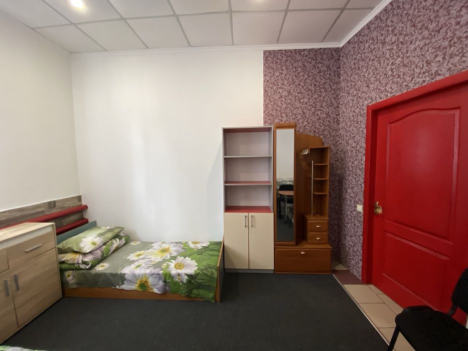 Здам ліжко місце  в хостелі помісячно.