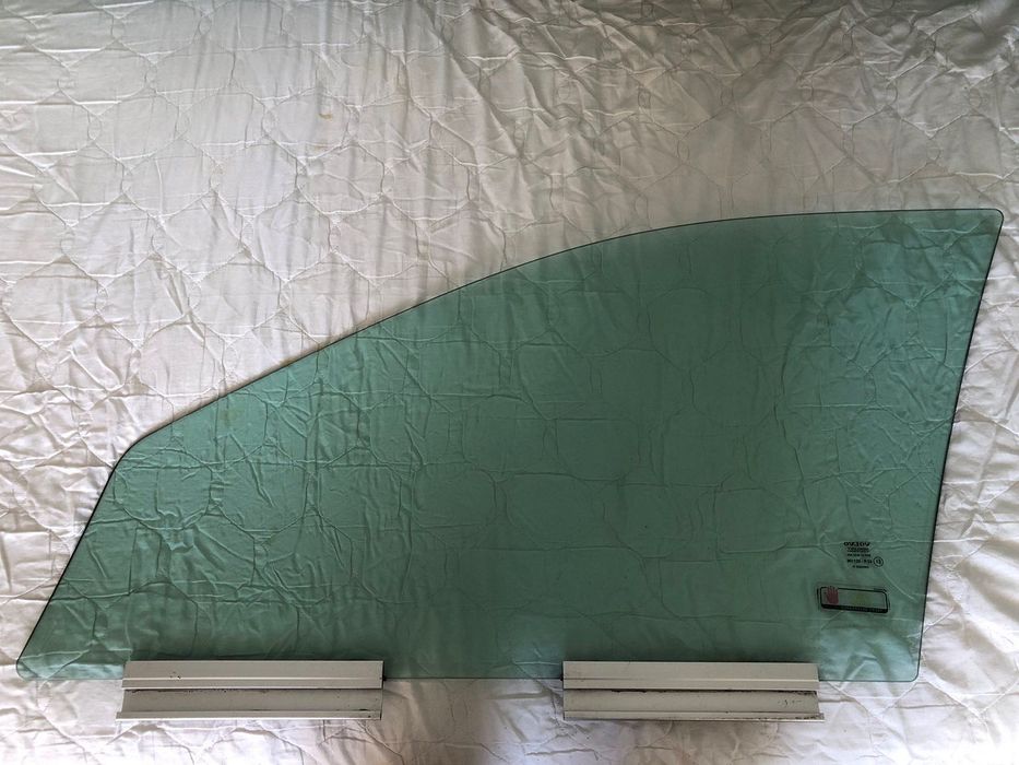 Стекло двери передней правой Volvo XC70, V70, S60 (2000-2007) Оригинал