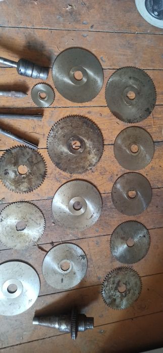 Uchwyty, noże, szczęki tokarskie