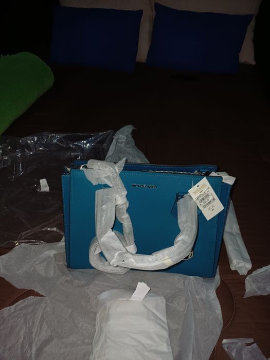 Mala azul muito bonito nova