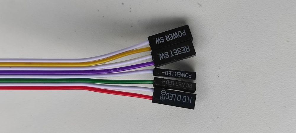 Кнопка включения и перезагрузки компьютера со световой индикацией